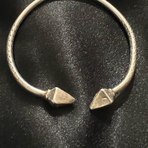 Vintage West Indian hammered/smooth tip Bangle